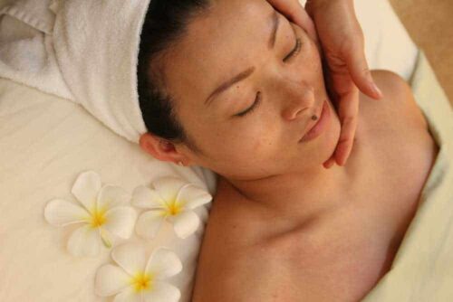 Honua-Custom-Facial-90min-Honua-Therapeutic-Massage